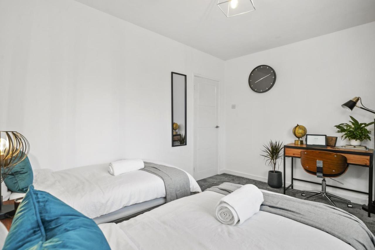 Stunning 2-Bedroom House With Free Parking & Wifi Чатам Экстерьер фото