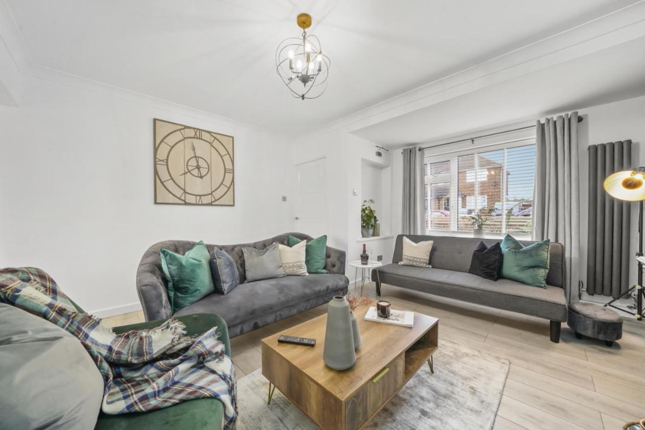 Stunning 2-Bedroom House With Free Parking & Wifi Чатам Экстерьер фото